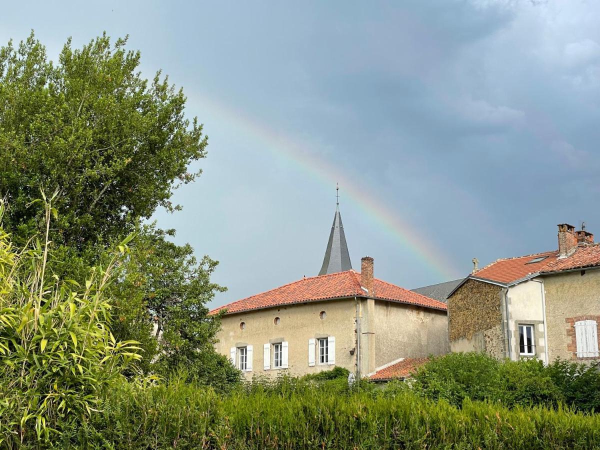 Maison Hirondelles Hotes Mezieres-sur-Issoire Ngoại thất bức ảnh